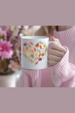 Sonbaharın Büyüsünü Yansıtan Yaprak Kalp Temalı Porselen Kupa