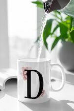 D Harfi Pembe Çiçek Baskıli Kupa Beyaz