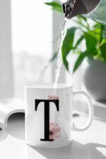 T Harfi Pembe Çiçek Baskılı Kupa Beyaz