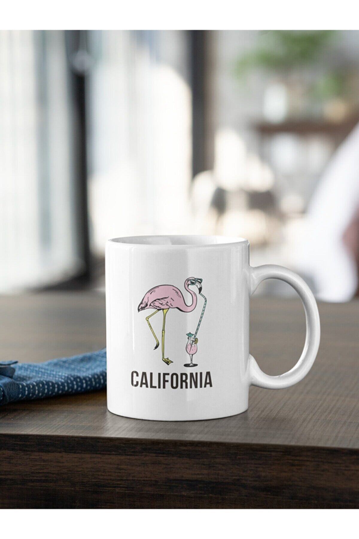 1_org_zoom-2444.jpg California Yazılı Pembe Flamingo Baskılı Kupa - Görsel 1