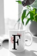 F Harfi Pembe Çiçek Baskılı Kupa Beyaz